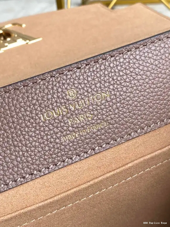 Aaa replica ru EVER VUITTON LOUIS LOCKME BB 0625